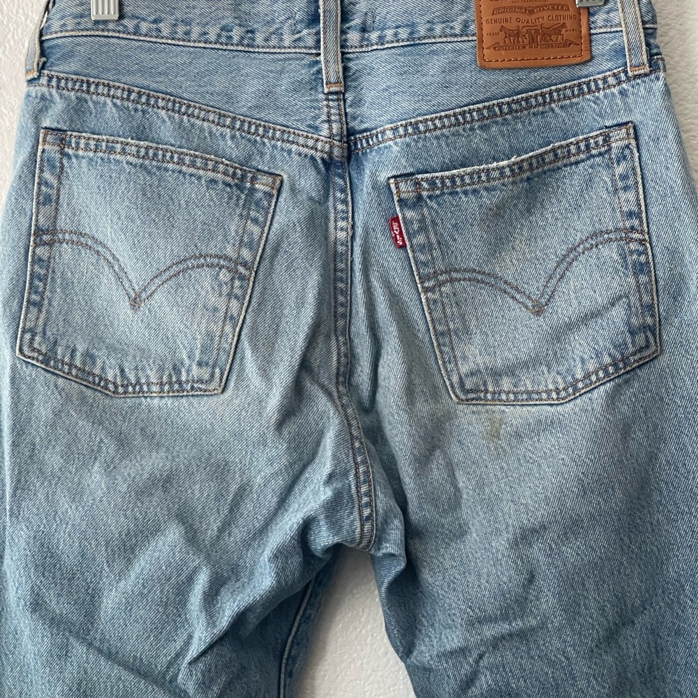 Levi’s Wedgie Straight Distressed High Rise Jeans in Light Blue Size 28 - Picture 8 of 15